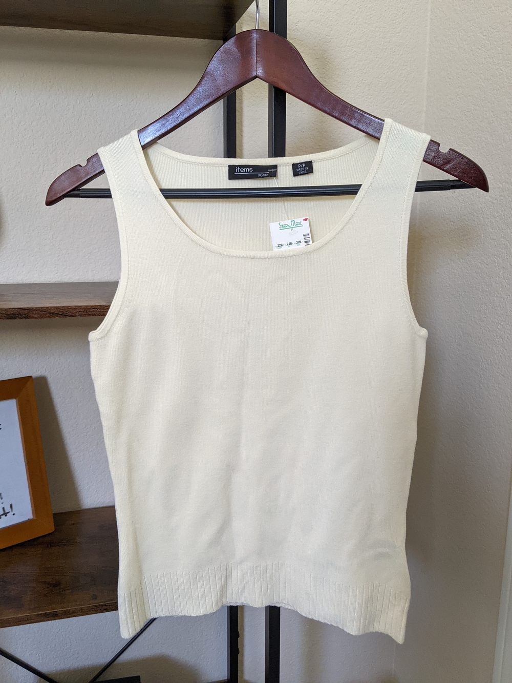 Items Ribbed Knit Scoop Neck Tank Top Cream XSP